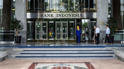 البنك المركزي الإندونيسي يفاجئ الأسواق بخفض أسعار الفائدة