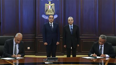 توقيع وثيقة تحديد وإتاحة الأرض لتنفيذ مشروع لإنتاج الكهرباء من طاقة الرياح غرب سوهاج