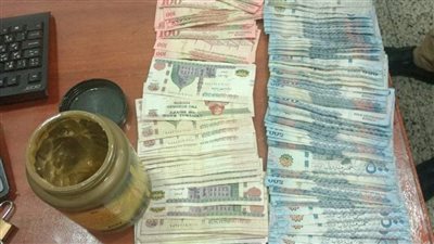 ”الجمارك ”: ضبط 80 ألف ريال سعودي مع راكب مصري ببرج العرب