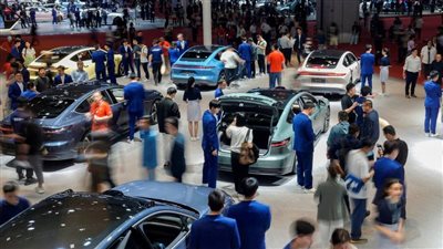 عودة مبيعات السيارات في الصين إلى النمو في أغسطس.. وتضاعف حصة تسلا