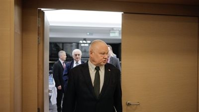 مطالبات بإقالة محافظ البنك المركزي البولندي