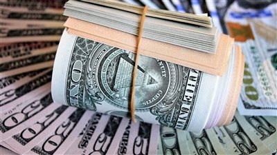 الدولار يخسر 1% في فبراير.. وتوقعات بخفض الفائدة مرتين خلال 2025