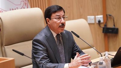 محافظ البنك المركزي العراقي يعلن قصر التجارة الداخلية على الدينار في 2024