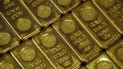 الذهب يقترب من أدنى سعر خلال 6 أشهر