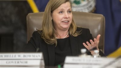 عضو ببنك الاحتياطي الفيدرالي الأمريكي: هناك حاجة لمزيد من رفع الفائدة للحد من التضخم