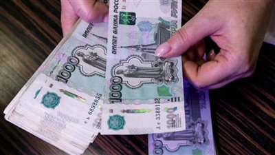 الروبل يحافظ على مكاسبه بعد أمر بوتين بفرض ضوابط على رأس المال