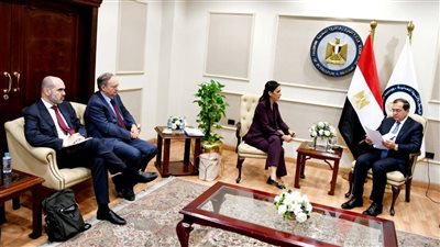 الملا يؤكد أهمية توجيه الاستثمارات في مجال خطوط نقل الهيدروجين لاستيعاب الإنتاج المتوقع