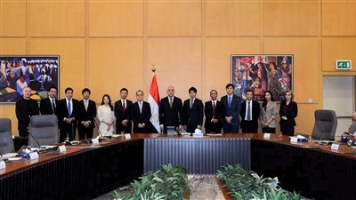 وزير الإسكان يبحث مع أسطورة العقارات في اليابان سبل التعاون وتوطين التكنولوجيات الحديثة