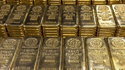 تراجع العقود الآجلة للذهب بنسبة 0.6%