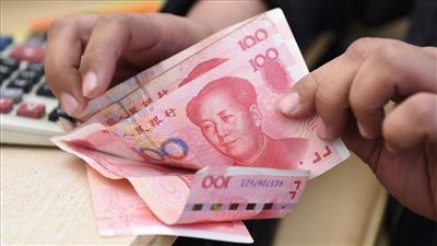 اليوان الصيني يتراجع لأدنى مستوى في 7 أشهر أمام الدولار الأمريكي