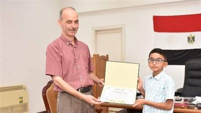 الطفل المعجزة.. طالب مصري يدخل الجامعة من الابتدائية.. يا ترى اية السبب؟