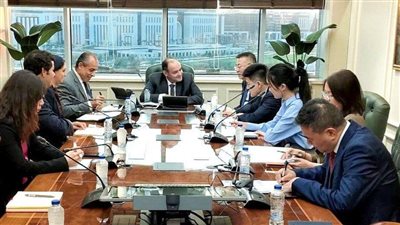 وزير الصناعة يبحث تعزيز التعاون مع رئيس بنك الاستيراد والتصدير الصيني