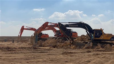 وزير الإسكان يُتابع بدء أعمال طرق جديدة بمنطقة مثلث الأمل على مساحة 4800 فدان بمدينة القاهرة الجديدة