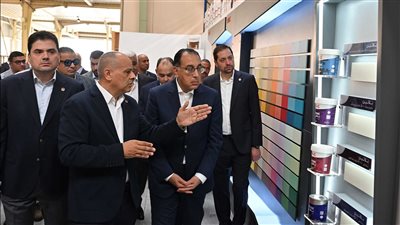 رئيس الوزراء يتفقد مصنع الشركة الألمانية اللبنانية للصناعة