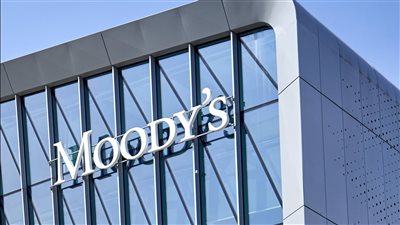 موديز ترفع توقعات ديون إيطاليا إلى مستقرة