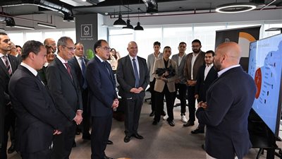 رئيس الوزراء يتفقد مركز مصر للتكنولوجيا والابتكار التابع لشركة 