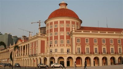 محافظ البنك المركزي الأنجولي يتوقع استقرار أسعار صرف العملات وسط مخاوف التضخم