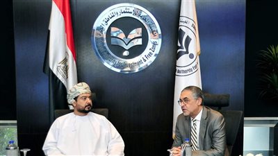 رئيس هيئة الاستثمار ووزير التجارة والصناعة وترويج الاستثمار العماني يبحثان تعميق التعاون الاستثماري