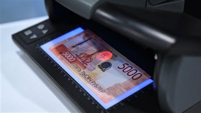 الروبل الروسي يرتفع بدعم من موسم مدفوعات ضرائب الشركات وتوقعات زيادة أسعار الفائدة