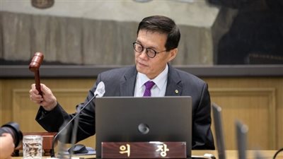 محافظ بنك كوريا المركزي: أسعار الفائدة يجب أن تظل مرتفعة لأكثر من ستة أشهر