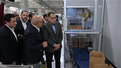رئيس الوزراء يتفقد المجمع الصناعي لشركة لاستخلاص وتكرير وتعبئة الزيوت المتعددة بالسادات