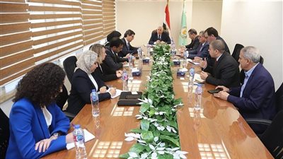 القصير يبحث مع وفد منظمة التعاون الاقتصادي والتنمية الاستفادة من التجارب الزراعية الناجحة