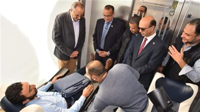 رئيس جامعة أسيوط يفتتح أول وحدة متنقلة للتبرع بالدم على مستوى الصعيد بالتعاون من مؤسسة 