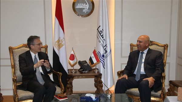 وزير النقل وسفير
