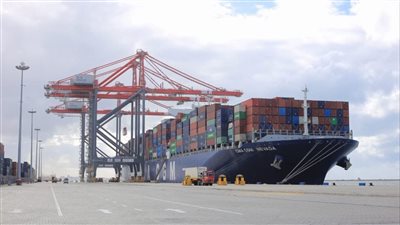 محطة تحيا مصر بميناء الاسكندرية تستقبل سفينة الحاويات العملاقة NEVADA CMA