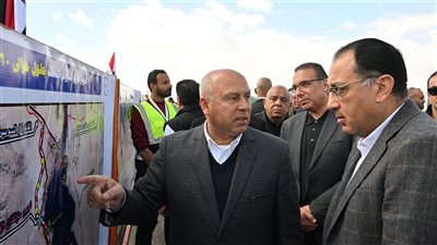 رئيس الوزراء يتفقد أعمال تطوير ورفع كفاءة طريق السويس - السخنة