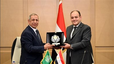 تعاون بين الصناعة والأكاديمية العربية للعلوم بشأن التبادل العلمي والتدريبي