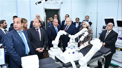 البنك المركزي يدعم روبوت لإجراء الجراحات المتقدمة بالمجان بقصر العيني