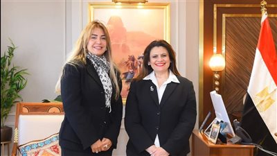 وزيرة الهجرة تبحث مع مستشار محافظ البنك المركزي للمسئولية المجتمعية دعم جهود مجابهة الهجرة غير الشرعية
