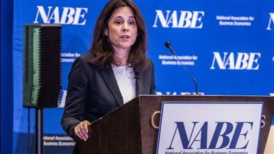 عضو بنك الاحتياطي الفيدرالي الأمريكي: يجب الانتظار لتقييم البيانات قبل تخفيض أسعار الفائدة