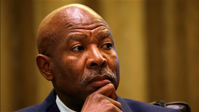 محافظ البنك المركزي بجنوب أفريقيا يحذر من التسرع في تخفيضات أسعار الفائدة