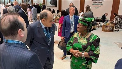 وزير الصناعة يبحث مع مدير منظمة التجارة العالمية تعزيز قدرة الاستجابة للتحديات والأزمات العالمية