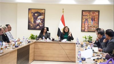وزيرة التخطيط والتنمية الاقتصادية تتابع الموقف التنفيذي لمشروع تنمية الأسرة