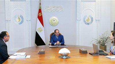 السيسي يوجه باستغلال الفرص التنموية المتاحة وتوجيه الاستثمارات بما يحقق أعلى العوائد للمواطنين