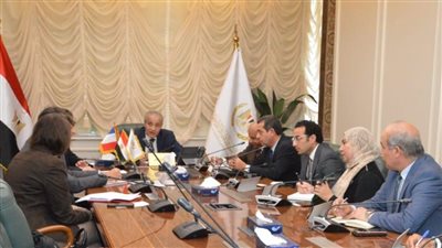 وزير التموين يبحث مع وفد فرنسي مشروع مراكز الغذاء