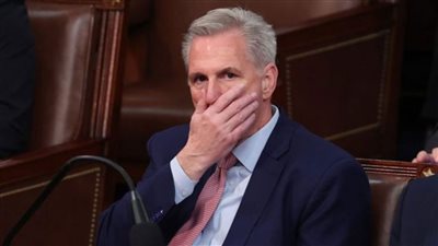 الاحتياطي الفيدرالي يبقي على سياسته الحذرة حيال خفض الفائدة