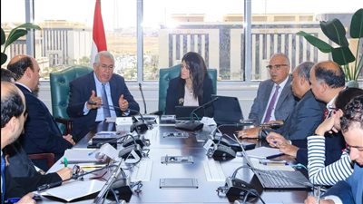 3 وزراء يناقشون موقف مشروع 