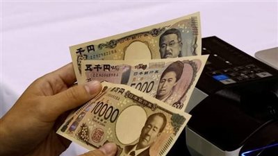 الين الياباني يتراجع بعد ارتفاع التضخم للشهر الثالث على التوالي