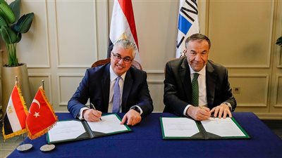 باستثمارات 40 مليون دولار.. اقتصادية قناة السويس توقع عقد مشروع مجموعة إروغلو DNM التركية