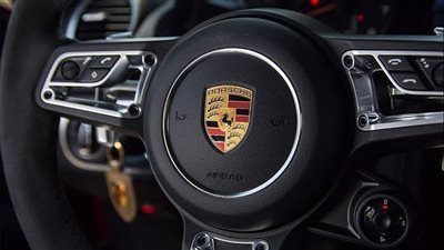 بورشه تحذر من انخفاض المبيعات في 2025 وسط مشاكل سلسلة التوريد وضعف الصين