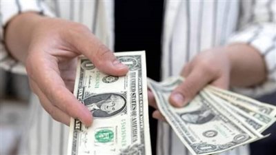 الدولار يضغط على العملات الرئيسية بعد بيانات مبيعات التجزئة الأمريكية القوية