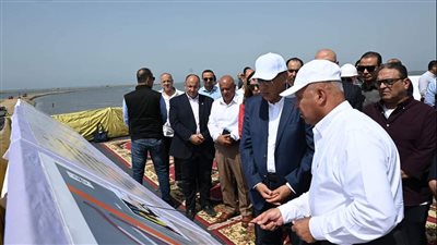 مدبولي يتفقد المشروعات بميناء دمياط لتحويل مصر لمركز إقليمي للنقل واللوجستيات وتجارة الترانزيت