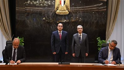 باستثمارات 9 مليارات دولار.. توقيع محضري استلام الأرض لتنفيذ مشروعين لإنتاج الكهرباء