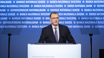 رئيس البنك المركزي السويسري يحذر من صدمات تضخمية محتملة في سويسرا