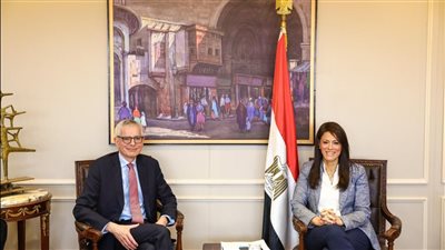 المشاط تبحث التعاون المصري البريطاني لتمويل مشروع المونوريل