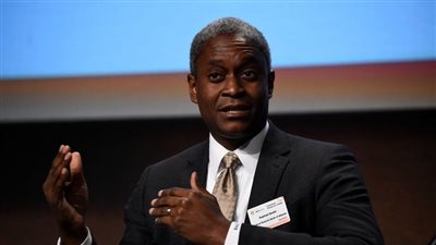 عضو الاحتياطي الفيدرالي الأمريكي يتوقع خفضا آخر للفائدة بمقدار 25 نقطة أساس هذا العام